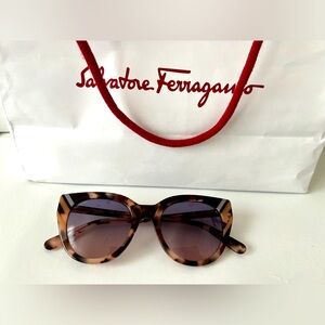 Ferragamo 🕶️ Sunglasses!